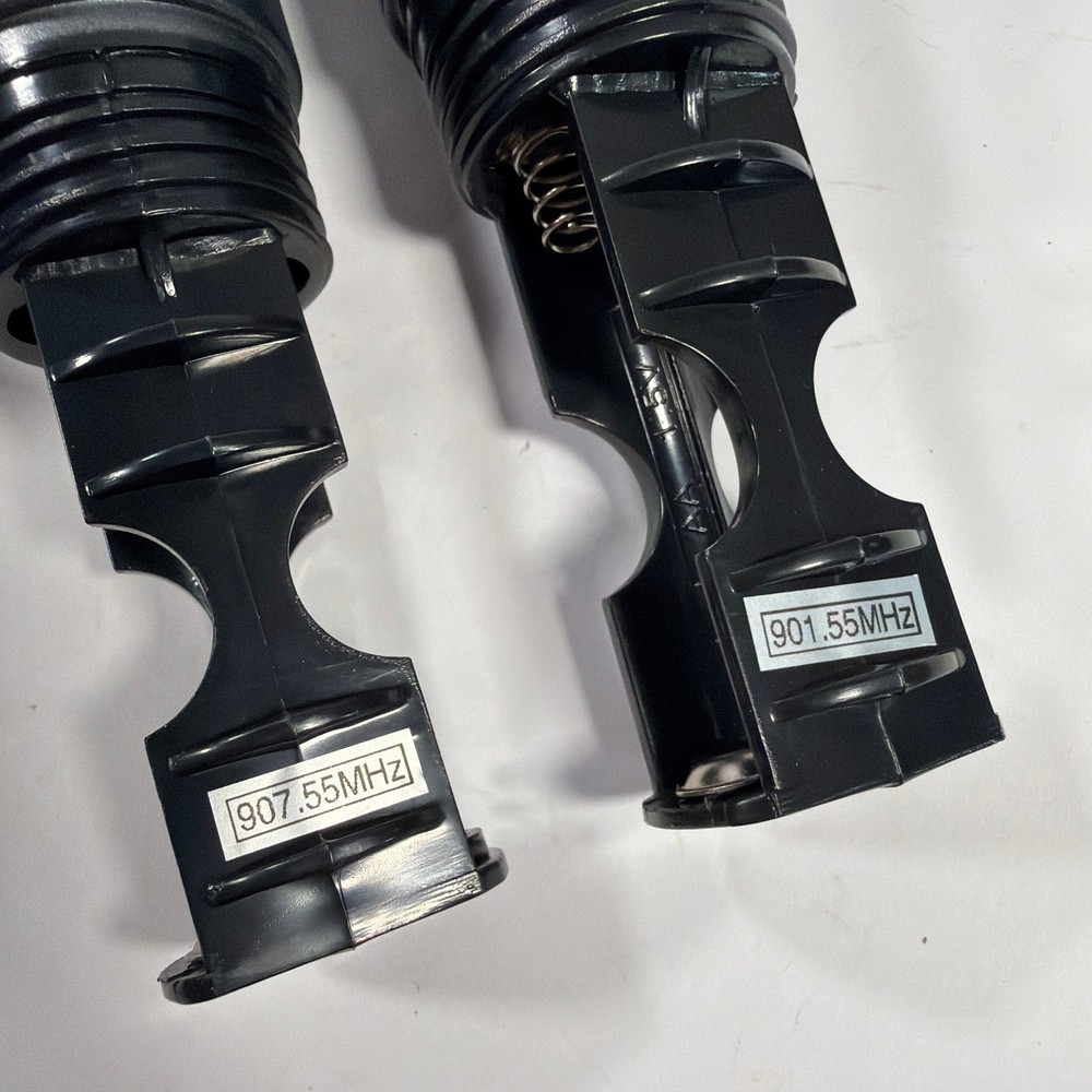 Pair of 900MHz Wireless Handheld Microphones Fixed Frequency 901.55 & 907.55 MHz