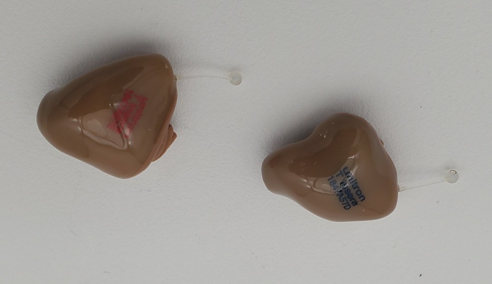 Unitron Hearing Aid ITE In The Ear Pair- Untested