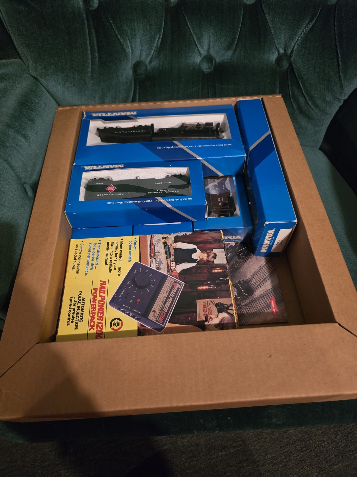 Collectors Mantua HO Train Set with 5 Cars & All Original Paperwork