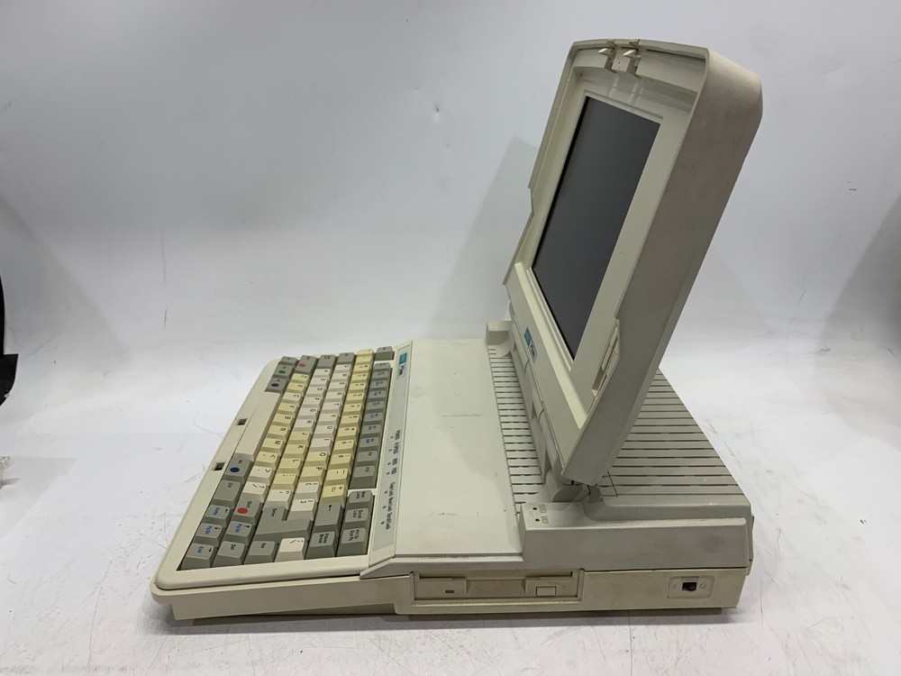 Vintage Leading Technology 9000LT Laptop Computer w/ AC Adapter - Broken Hinge