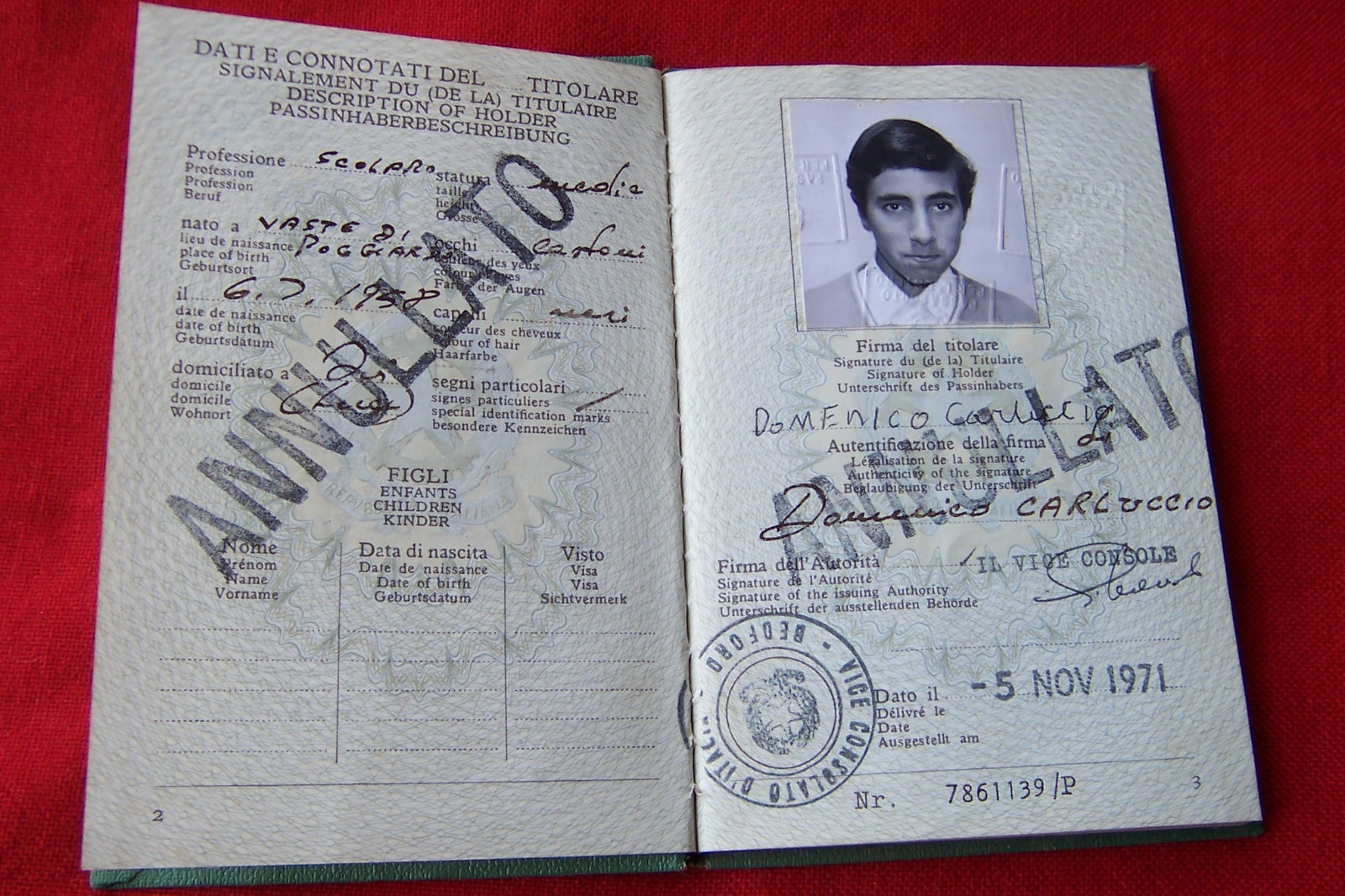 VINTAGE ITALIAN PASSPORT 1970'S CANCELLED EXPIRED WITH STAMPS CONSULATE BEDFORD