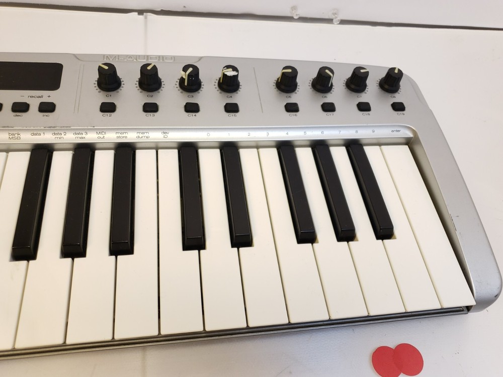 M-AUDIO O2 MIDI CONTROLLER KEYBOARD