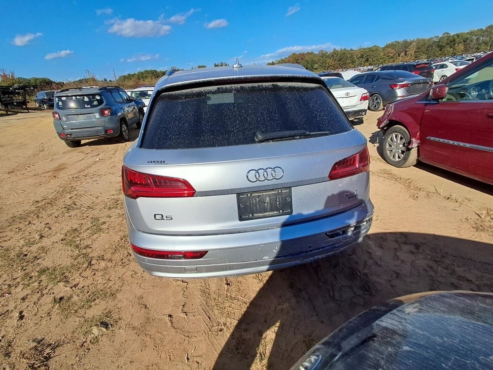 Q5 2018 Glove Box 4842904