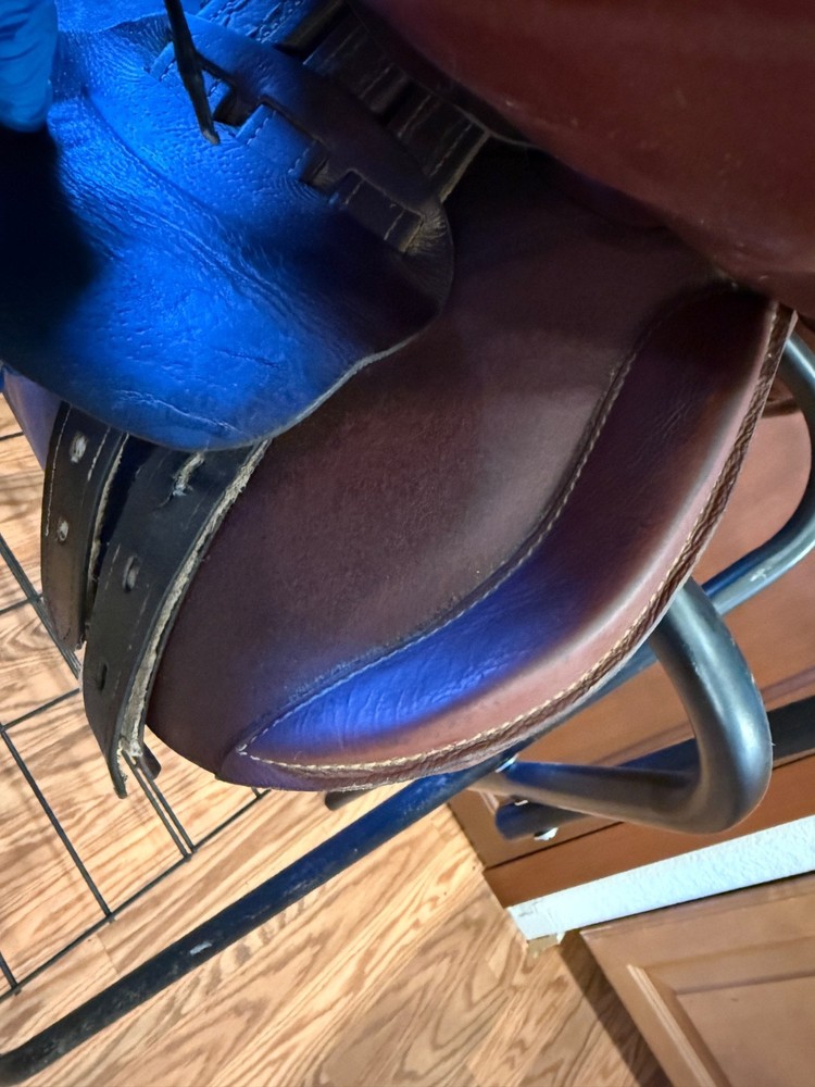 Kincade 15" close contact hunter jumper saddle solid condition