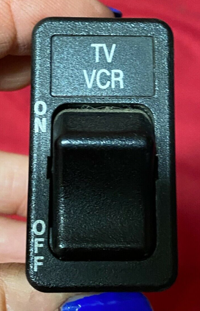 International TV / VCR Switch CONTROL 2024896C1