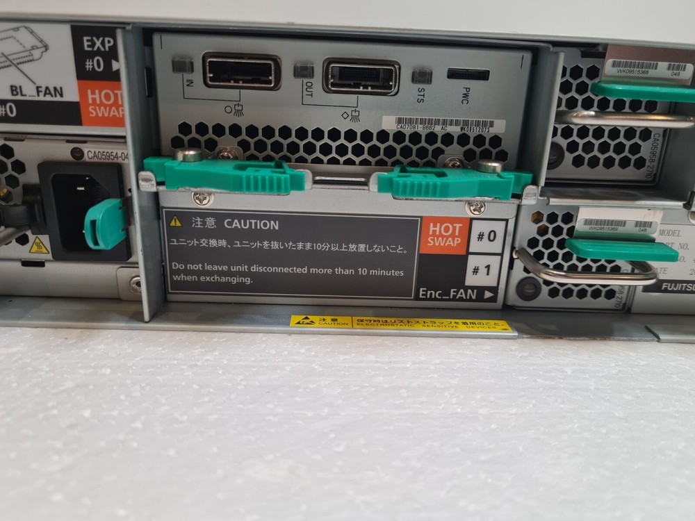 Fujitsu E20DRU2U 12 bay SAN Storage enclosure Array CA07081-B561 CA07081-A569