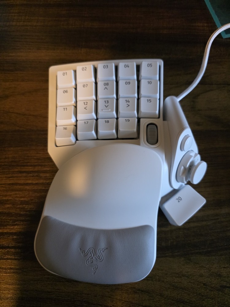 Razer Tartarus V2  (white)
