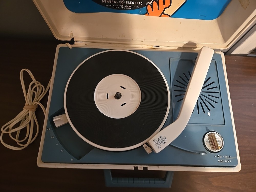 Vintage General Electric Solid State Portable Phonograph Youth Electronics Works