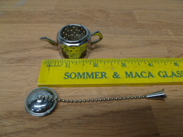 Tea Strainer Steeper Infuser Teapot Shape with Under Plate and hanger