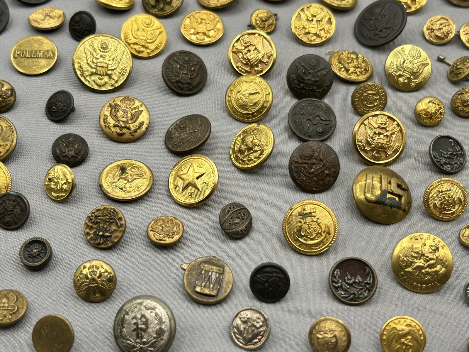 Random Lot Of (4) Original War Buttons - Military Antique Brass More Read