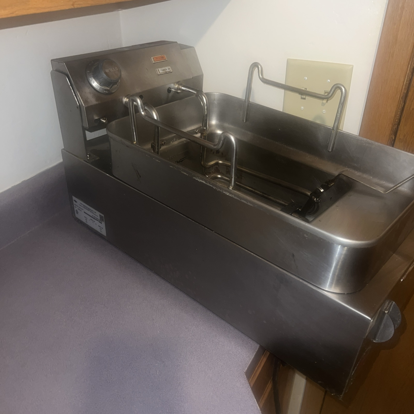 Wells 5E-F15 15 lb. Electric Countertop Fryer - 208-240V, 4319/5750W UUU