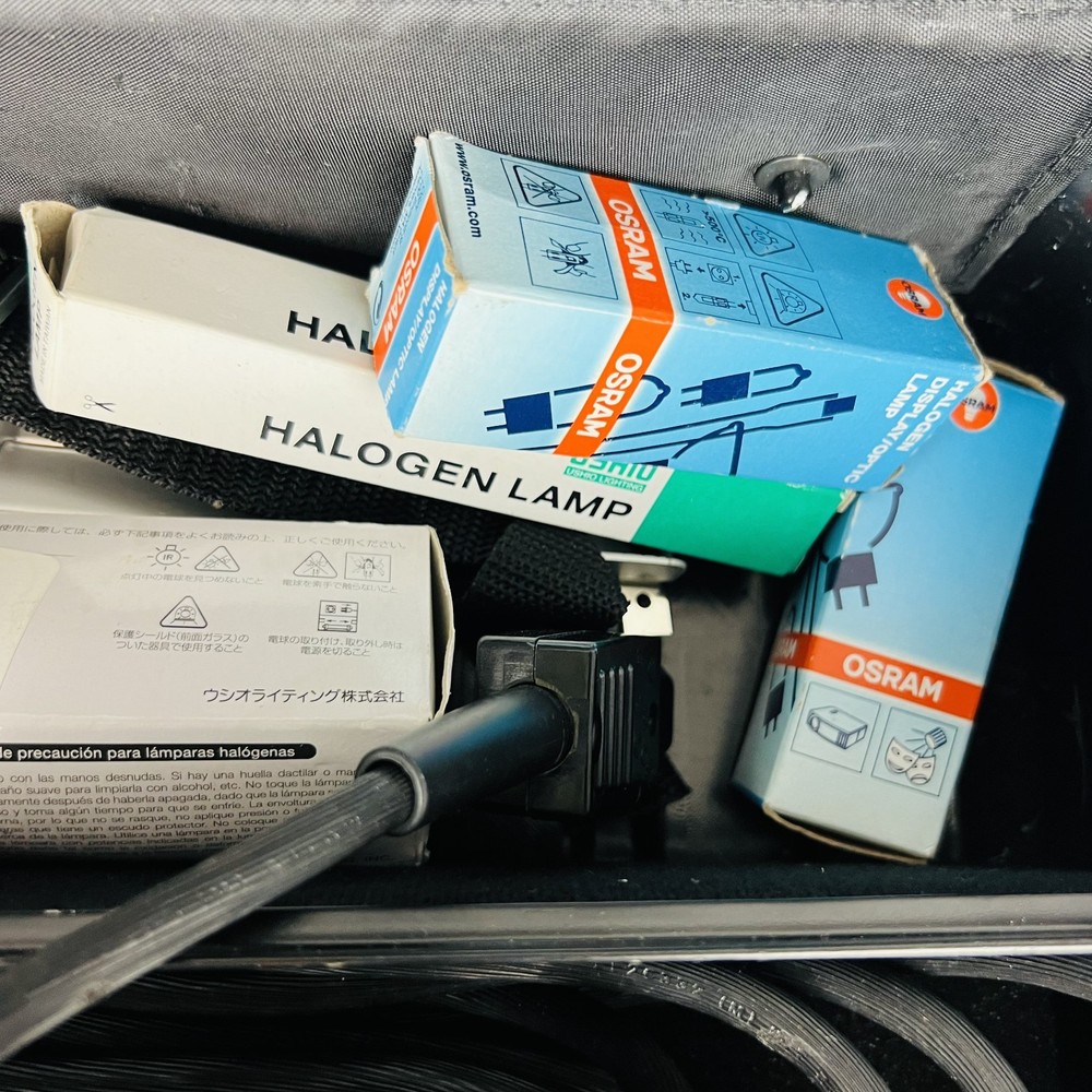 Lowel Omni & Tota Light Kit Hard Case Studio Lighting Untested