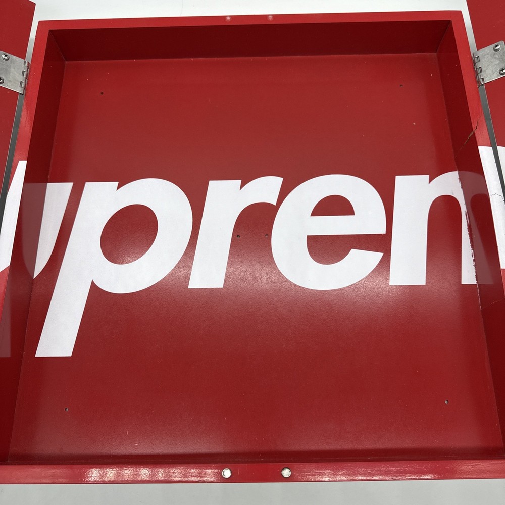 Supreme x Winmau Dartboard Set