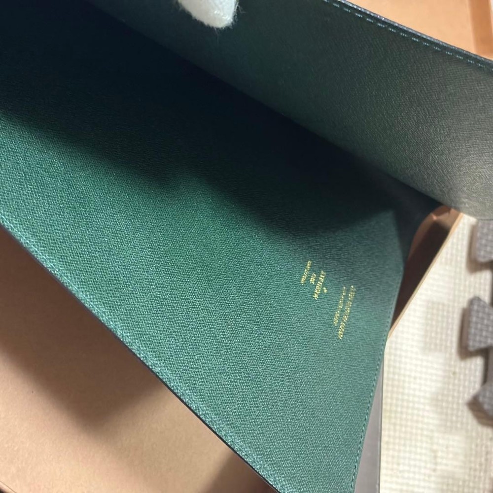 Louis Vuitton Taiga A5 Document Case Snap Folder Dark Green E34490 Unused