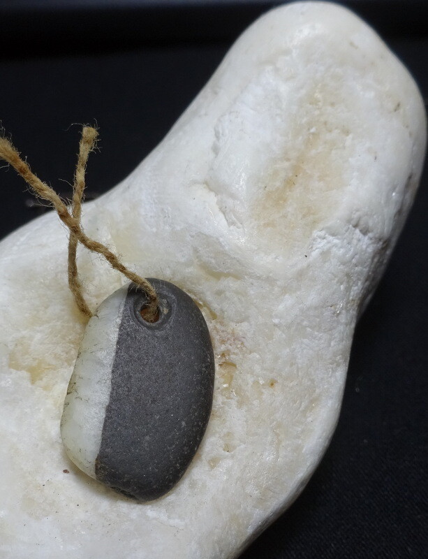Stone Bead Ancient Bi colour Pendant