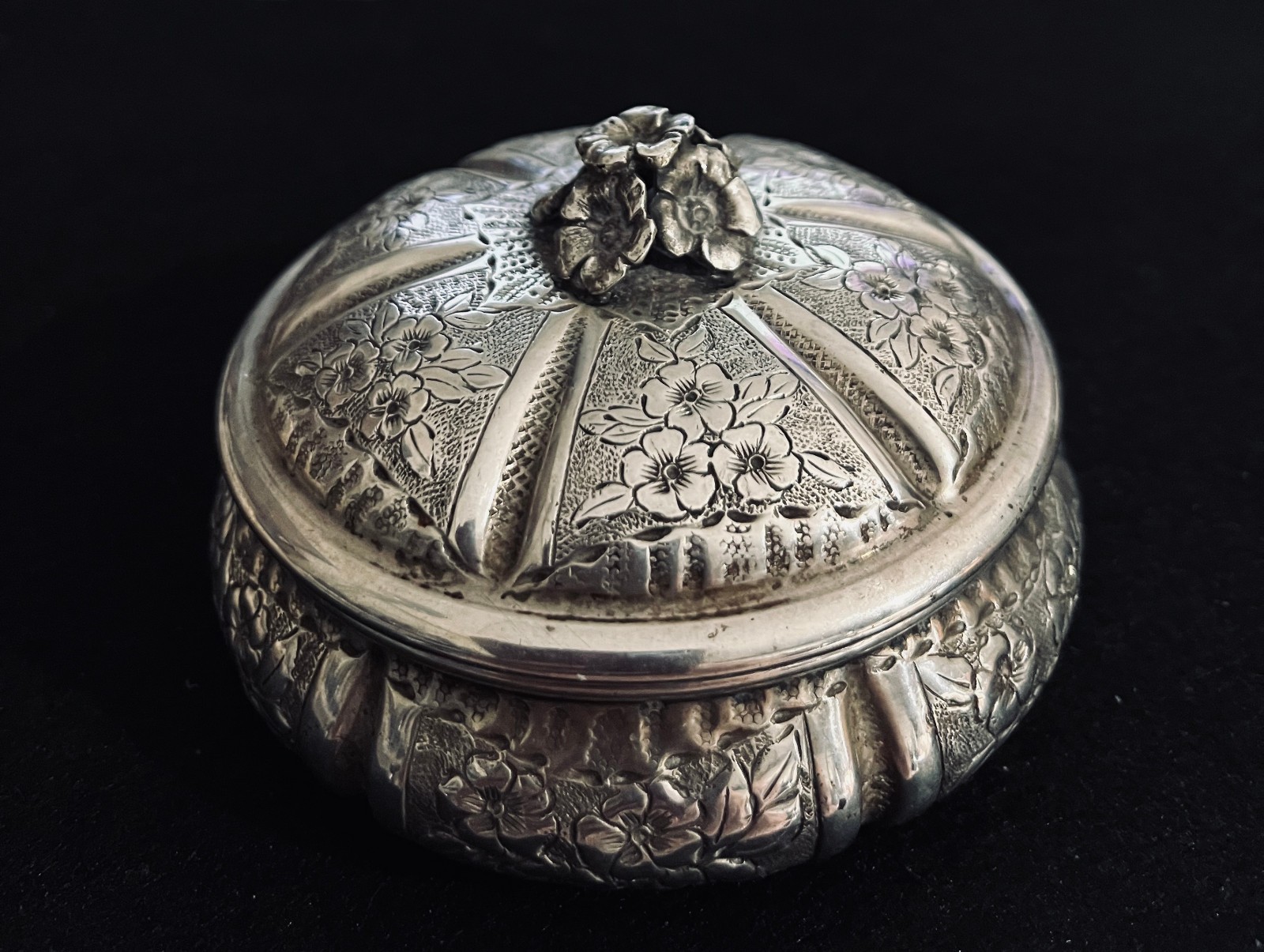 CONTINENTAL 800 SILVER COVERED ORNATE TRINKET BOX ROUND 3 1/2 "  4.55 OZ