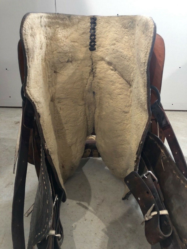 Used buckstitch trail saddle