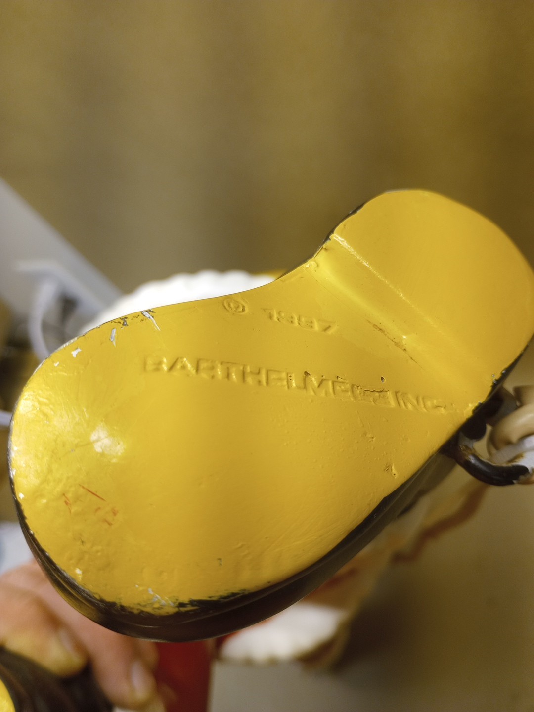 1997 Barthelmess Inc - Climbing Santa Claus Resin Indoor Outdoor