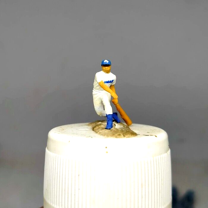Baseball Player Batter HO 1:87 miniature figure not preiser