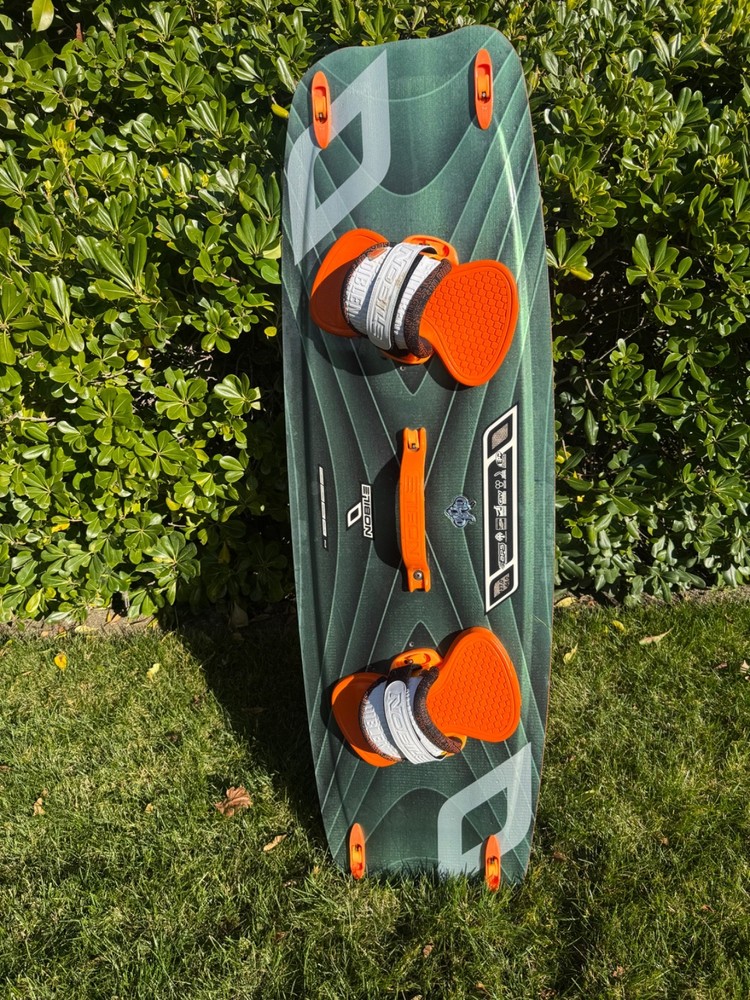 kiteboarding kites, lines, harmesses and board