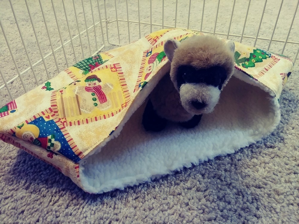 Ferret Sherpa Lined Corner Cubby - Christmas Patch Design