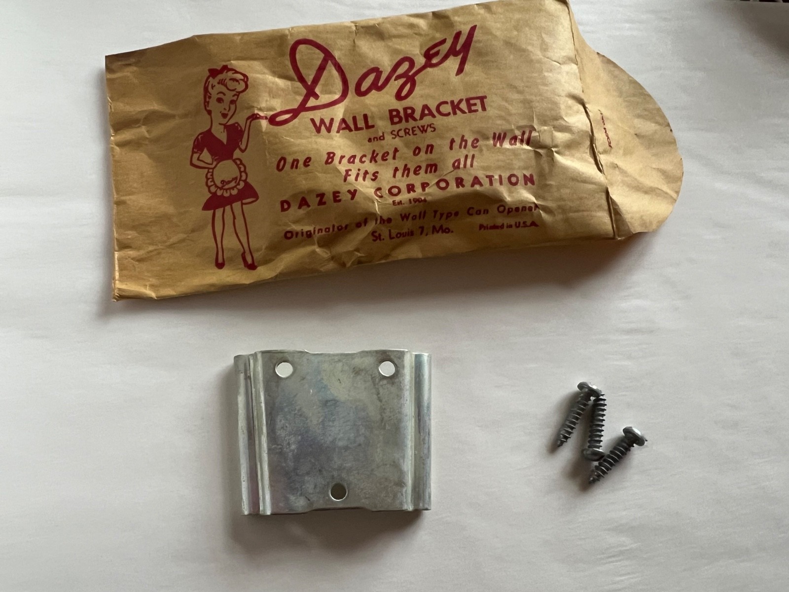 Amazing Chrome. "Dazy" Ice Crusher w/stand rare shaker top & wall Bracket