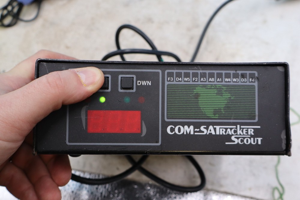 vintage satellite tracker. com-satracker scout d360