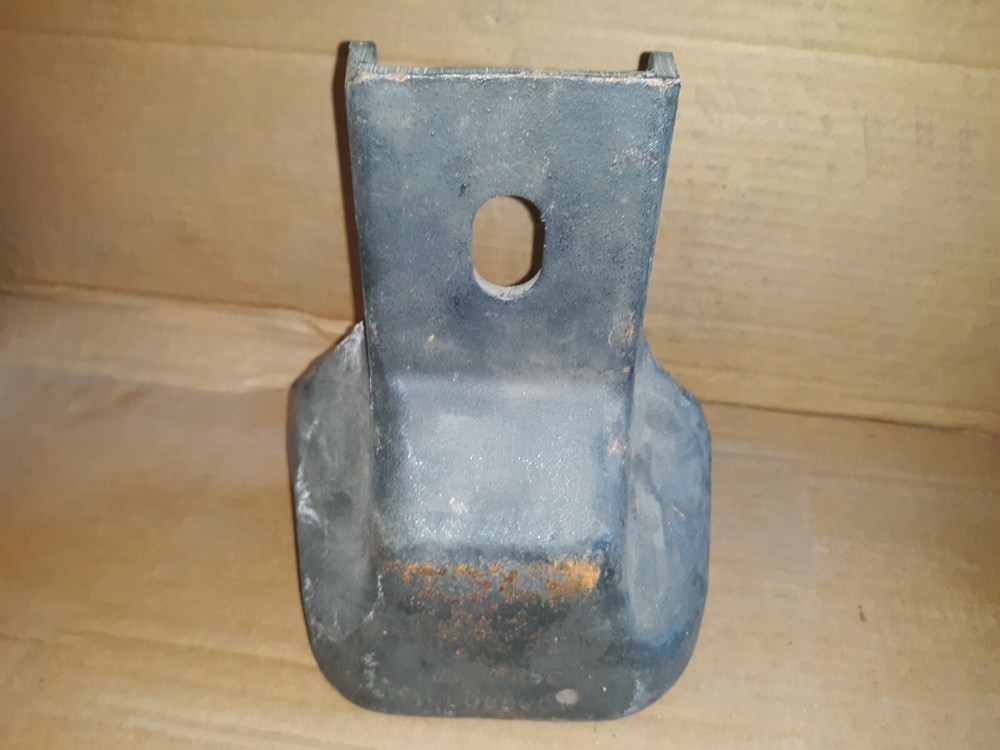 1988 INTERNATIONAL Navistar Cab Body Frame Mount Bracket