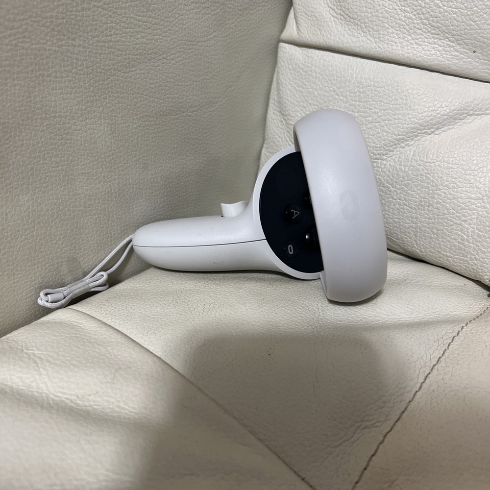 Genuine Meta Oculus Quest 2 Right Touch Controller – OEM – Open Box – Tested