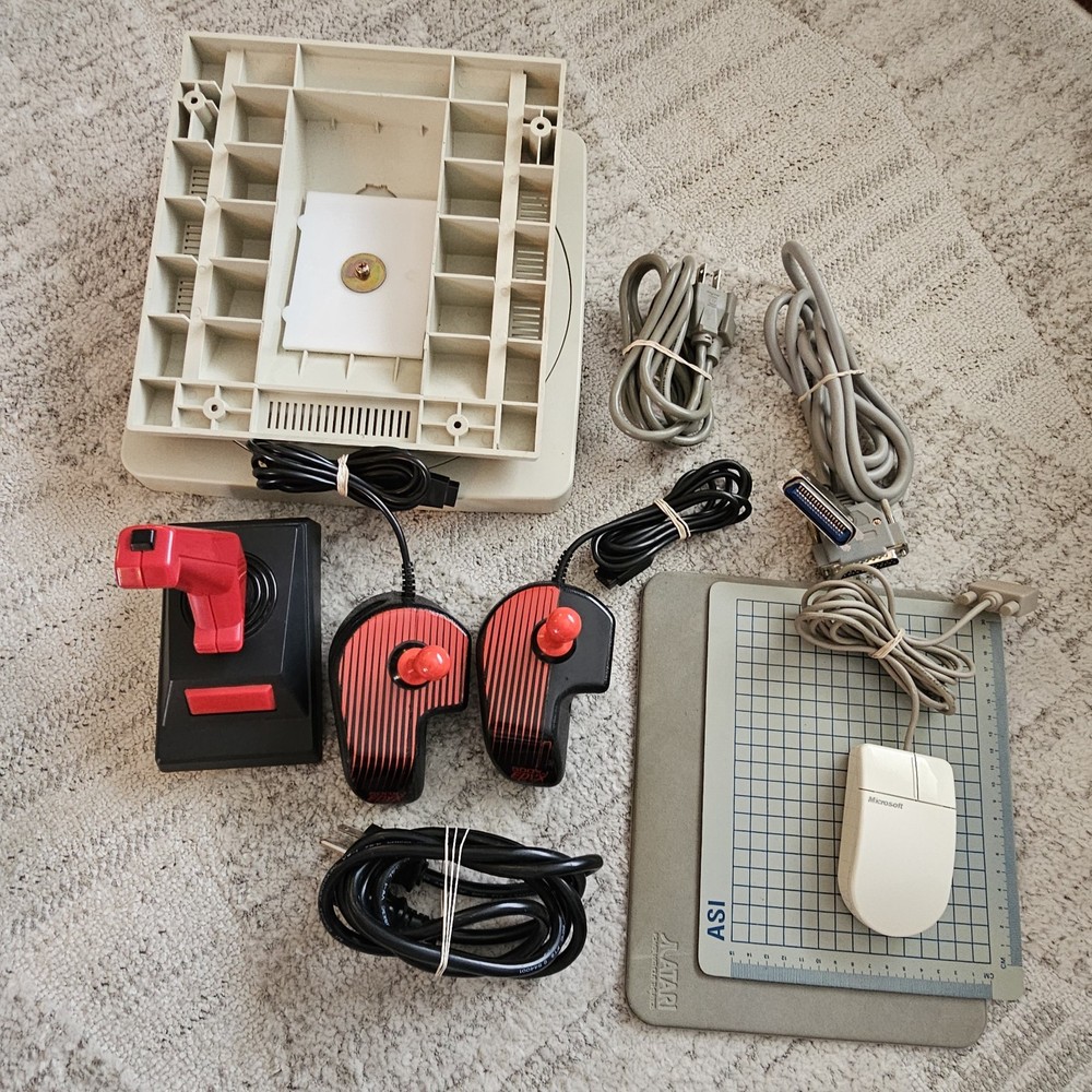Atari 1040ST Computer Bundle w/ SC1224 Monitor