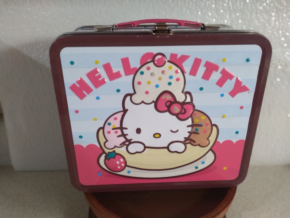 HELLO KITTY LUNCHBOX 2011