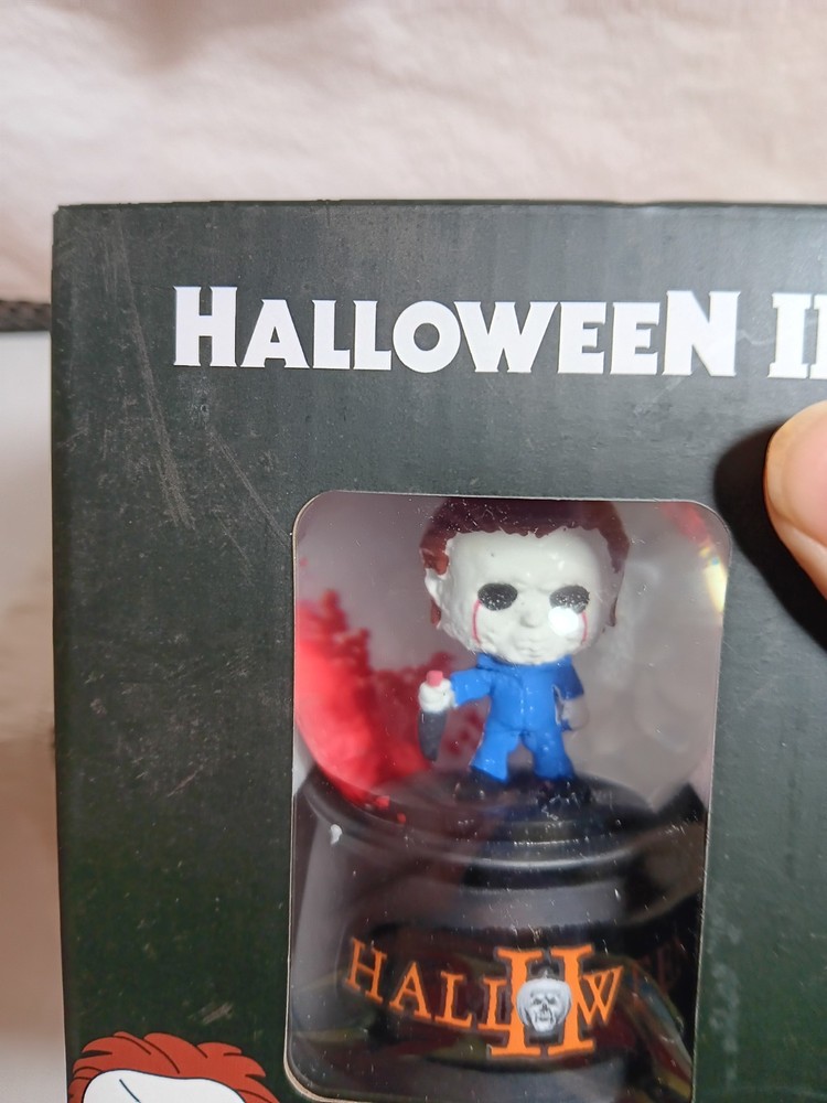 🔥Halloween II Horror Mini Snow Globe BNWT🔥