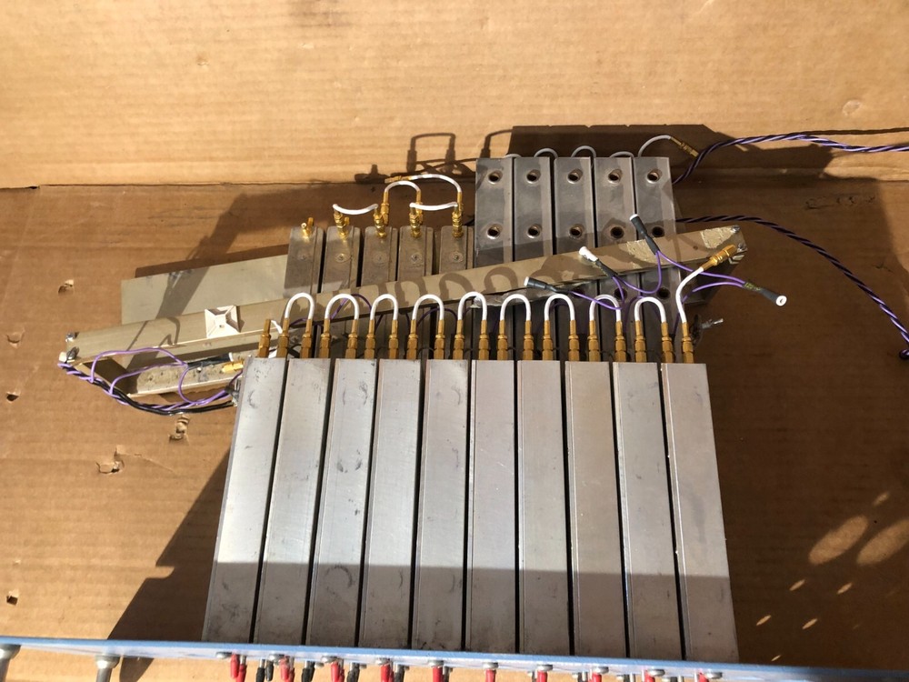 Matrix Test Equipment Multiple Frequency Signal Generator