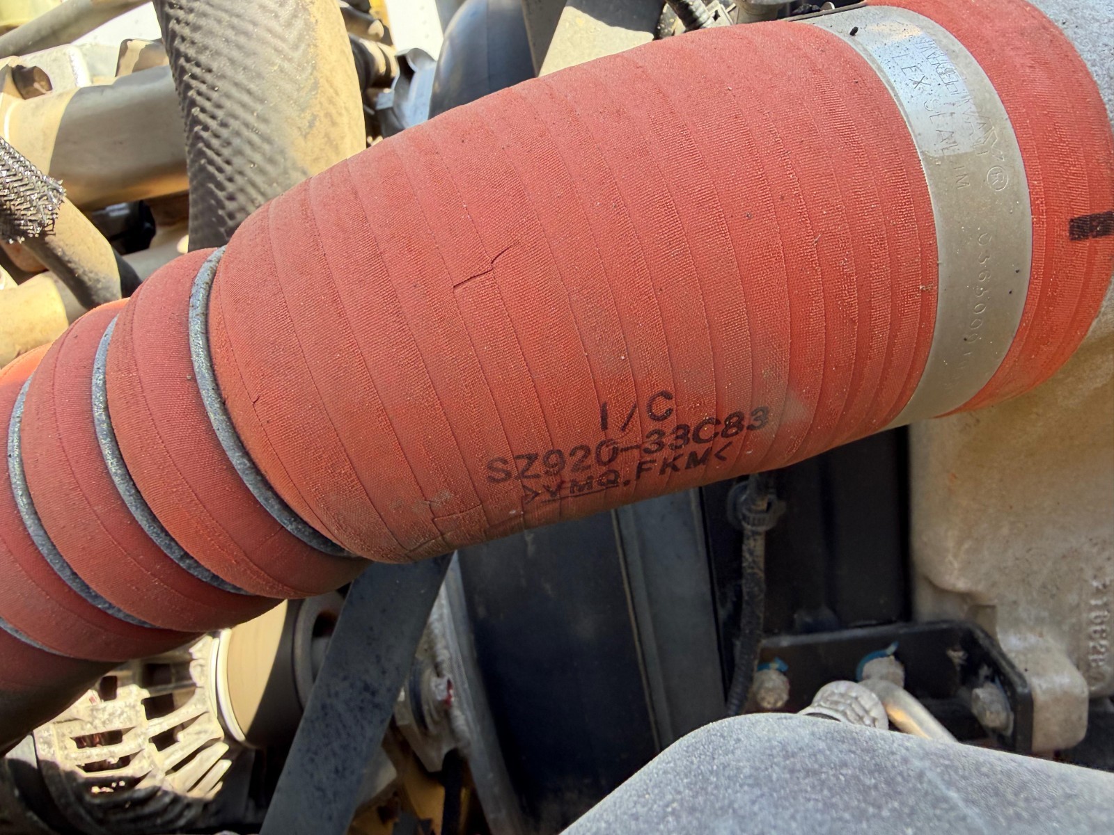 OEM RH Intercooler Hose SZ920-33C83 or 2011-2020 Hino 258 268 338 J08E Diesel