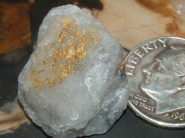 CALIFORNIA GOLD QUARTZ SPECIMEN 5.2 GRAM GOLD IN QUARTZ