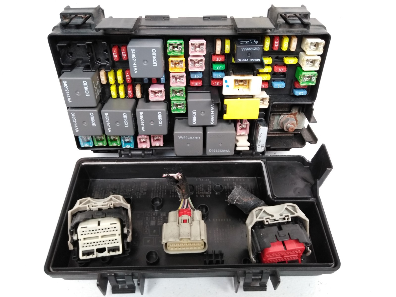 04692305AG Dodge 2010 Grand Caravan Fuse Box Journey T&C Routan TIPM Engine A57