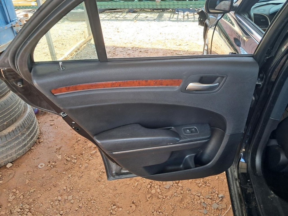 300 2014 Glove Box 4736785