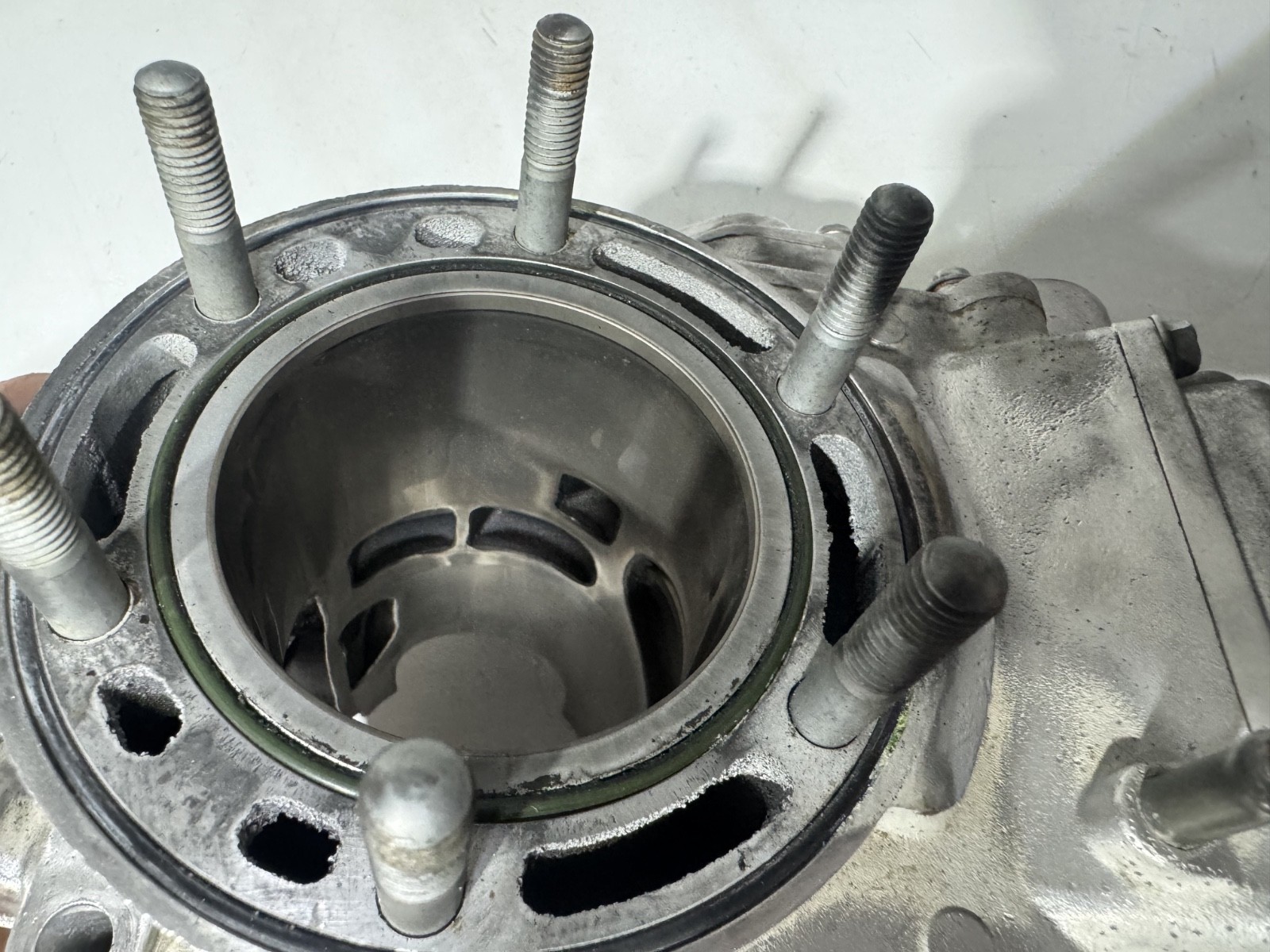 1996-2000 (00) SUZUKI RM250 OEM ENGINE CYLINDER JUG TOP END head powervalve