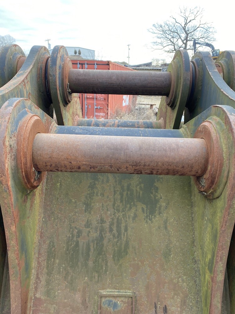 Geith 2 Over 3 Excavator Grapple Attachment
