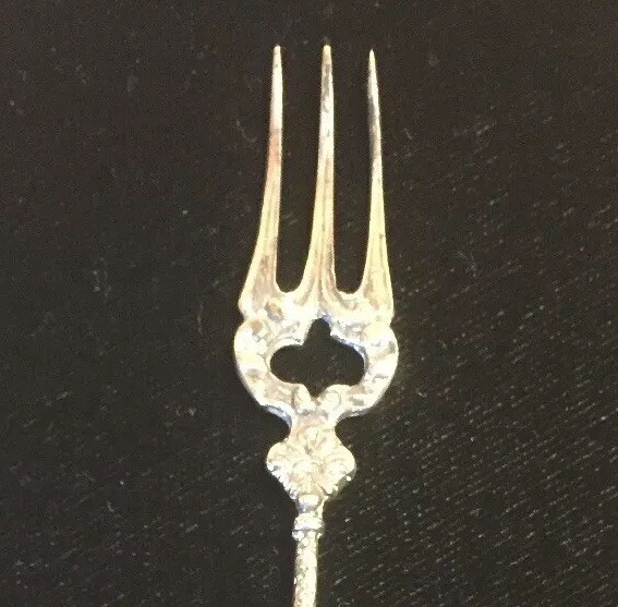 S. Vivaldi 800 Silver Lion Crest Pickle Fork 4 3/4”