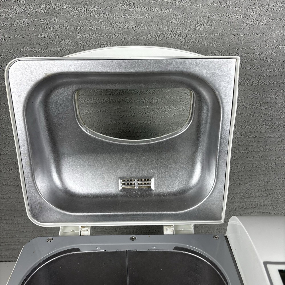 Oster Bread Maker Machine Model 5834 Automatic Dough Bake White Tested