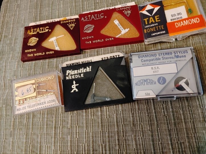 Lot of Six (6) Phonograph needles.