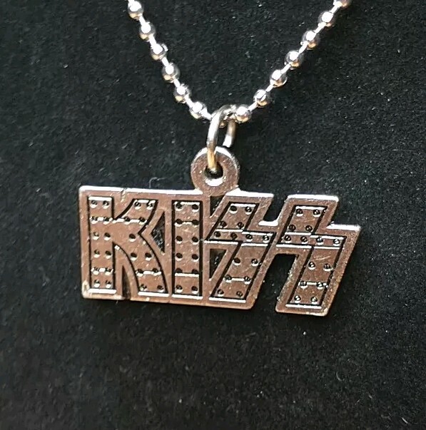 KISS - Necklace / Pendant