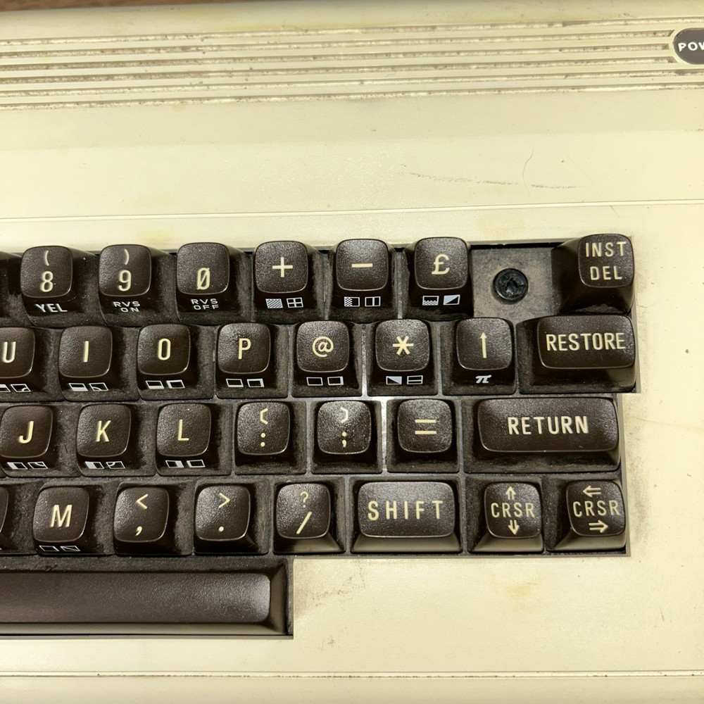 VINTAGE COMMODORE VIC-20 COMPUTER KEYBOARD - (FOR PARTS) UNTESTED