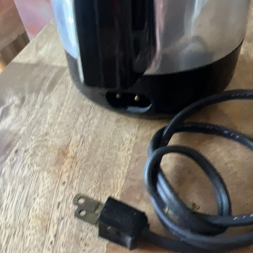 Regal Coffee Maker - 4-8 Cups - Percolator- Heats Up When Plugged In