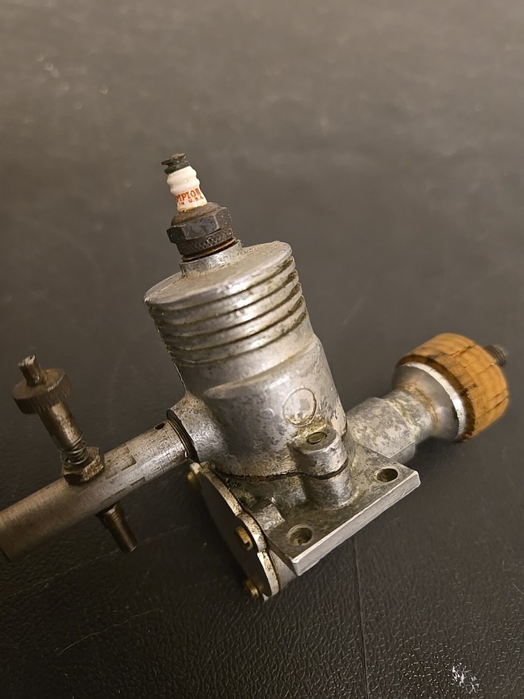 Vintage BUZZ B Engine Spark Ignition M1