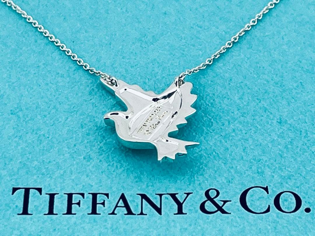 f088 Rare, excellent condition Tiffany & Co. Dove necklace, dove/bird design,