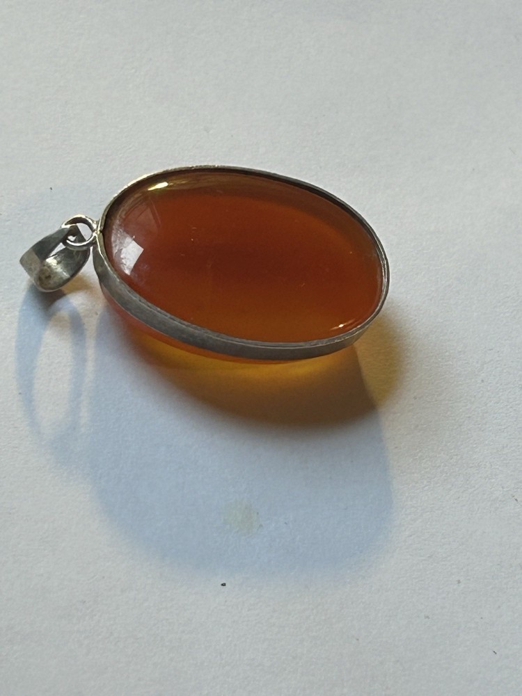 MIDDLE EASTERN ISLAMIC LARGE AGATE CARVED ARABIC CALLIGRAPHY SILVER PENDANT