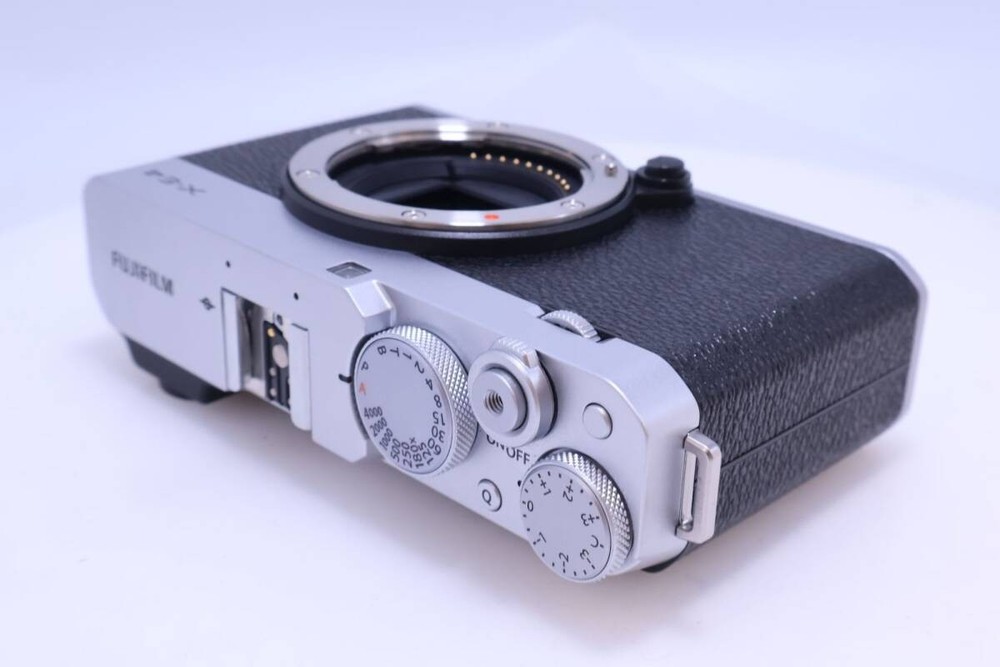 FUJIFILM X-E4 Body Silver 400350