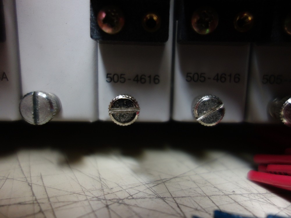 Siemens Simatic 505 Chassis w/ 505-6660 Power Supply, 9x Input & Output Modules